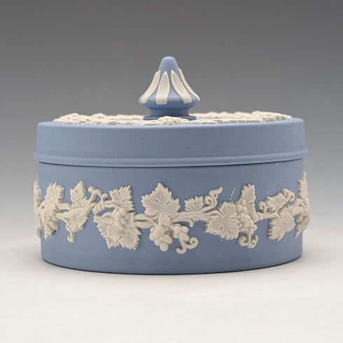 英国ヴィンテージ ウェッジウッド ジャスパーウェア製 丸型ボックス 小物入れ ペールブルー